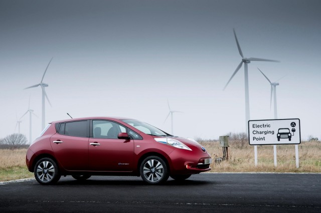 Nissan LEAF 2013-6.jpg